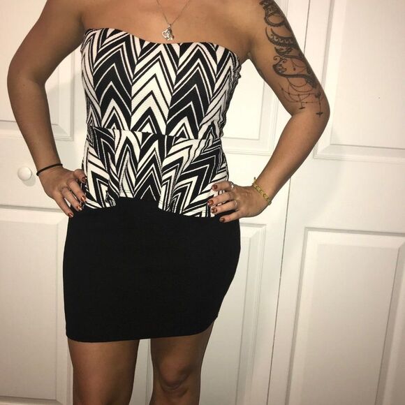 Black and White Womens Small Tube Top Strapless Sleeveless Dress Fit & Flare - Picture 1 of 6